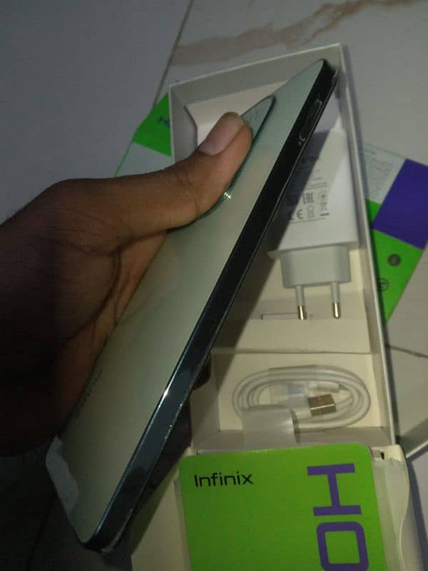 Infinix hot 40 16gb ram (8+8) ram 256gb ron 3