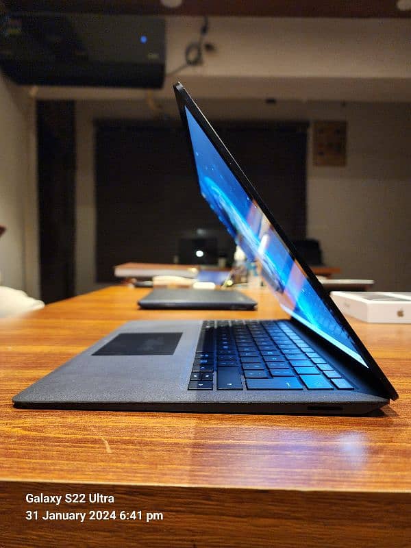 Microsoft Surface Laptop 2 1