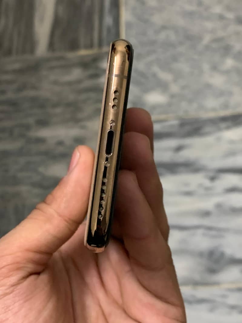 Apple iPhone XS 1