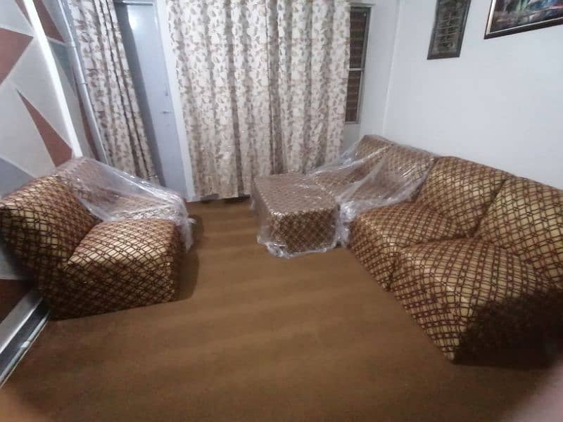 6 SEATER SOFA SET WITH TABLE 0