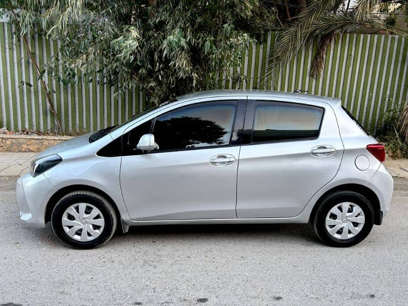 Toyota Vitz 2015 4