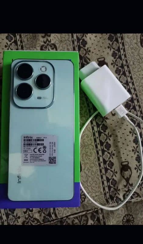 Infinix Hot 40Pro 8/256 All Okay With Box Charger 0