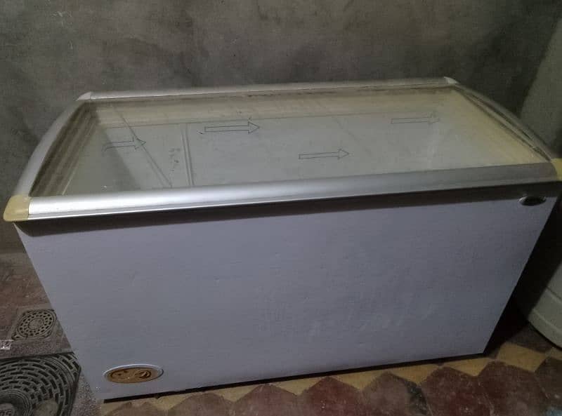 glass door Freezer (freezer for ice cream) 0