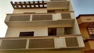 Like new 120yd 4bed dd 2 kitchen double story bungalow boundary wall near block7 jauhar