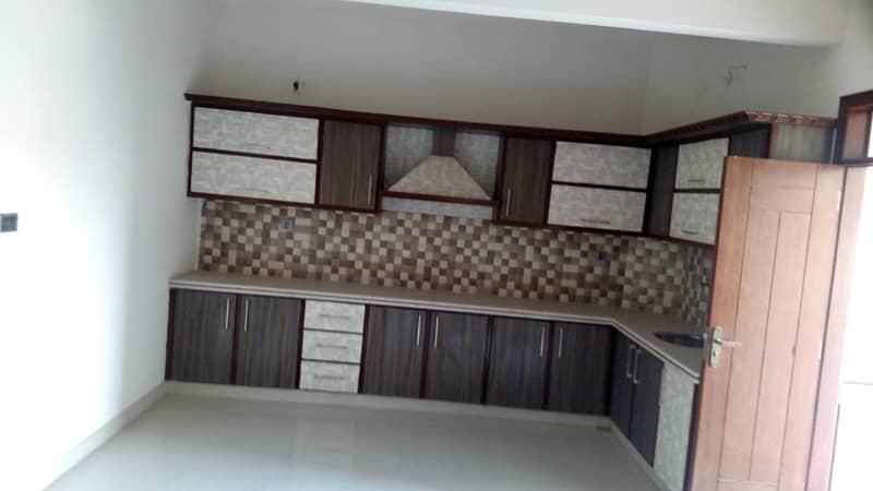 Like new 120yd 4bed dd 2 kitchen double story bungalow boundary wall near block7 jauhar 3