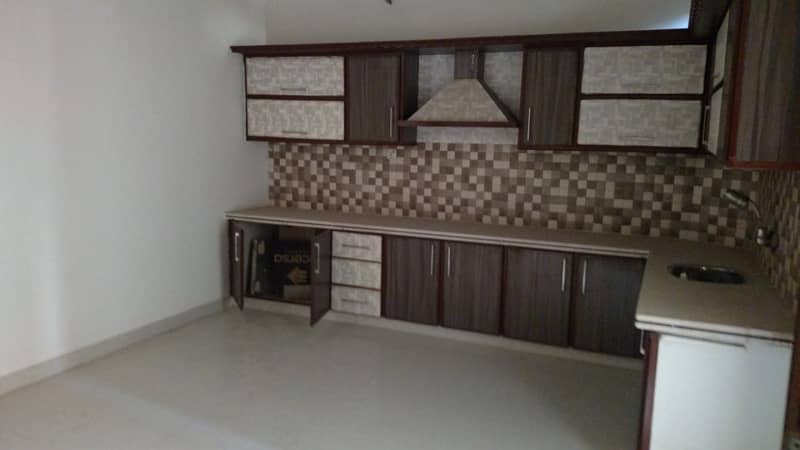 Like new 120yd 4bed dd 2 kitchen double story bungalow boundary wall near block7 jauhar 4