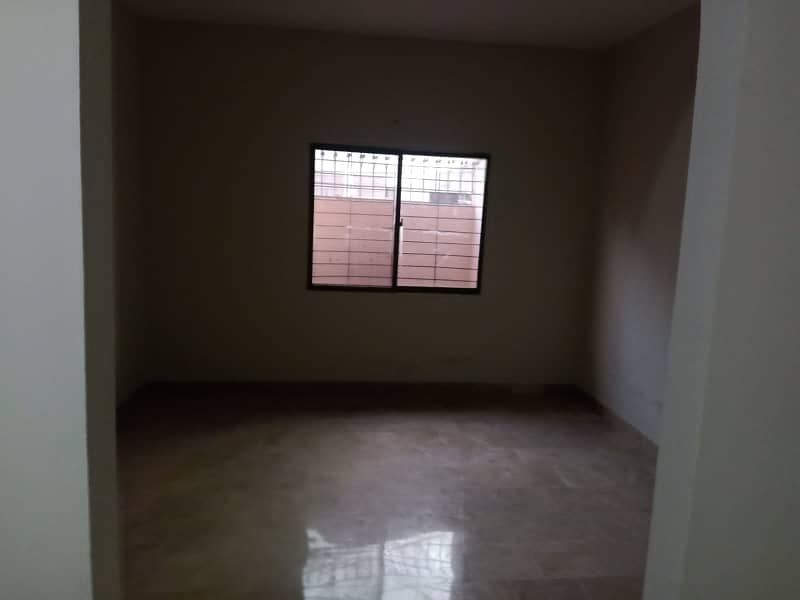 Like new 120yd 4bed dd 2 kitchen double story bungalow boundary wall near block7 jauhar 9