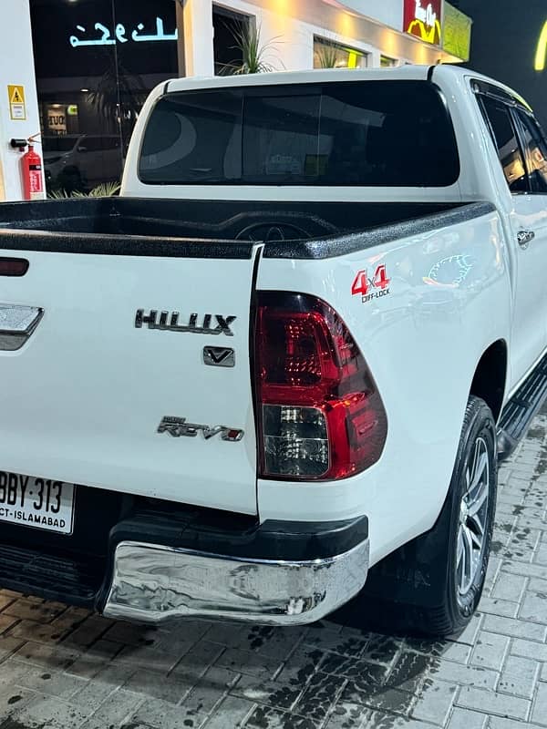 Toyota Hilux Revo 3