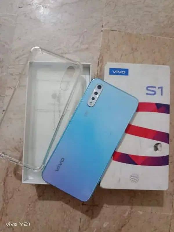 VIVO S1 4/128 GB 0