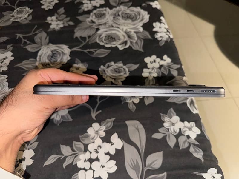 Macbook Air M2 2022 8/256 4