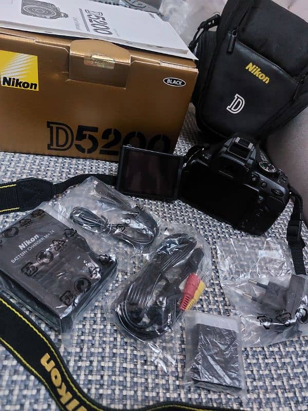 Nikon D5200 (18=55)Kit lens. 0