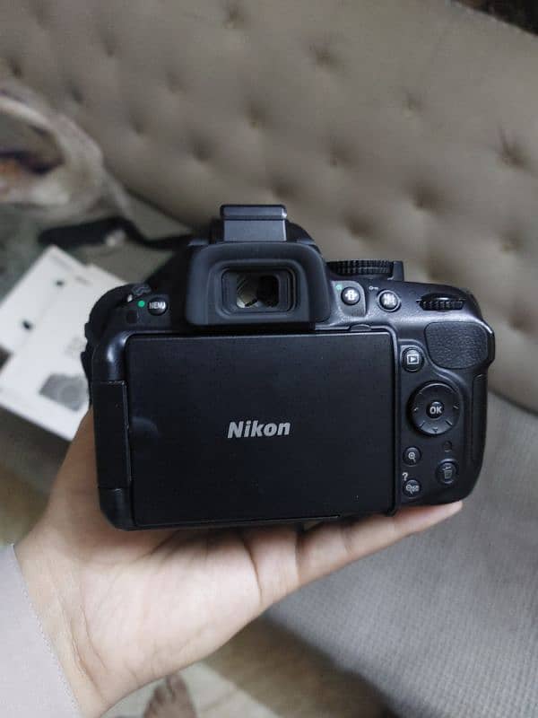 Nikon D5200 (18=55)Kit lens. 4