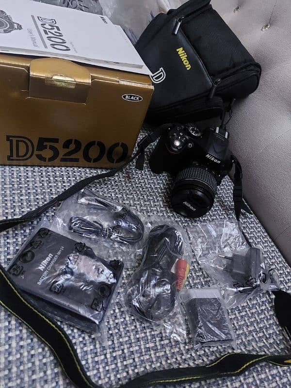 Nikon D5200 (18=55)Kit lens. 9