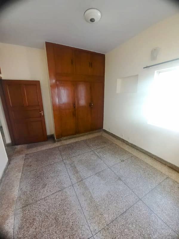 Prime Location 6 Marla Upper Portion Up For rent In G-10/1 0