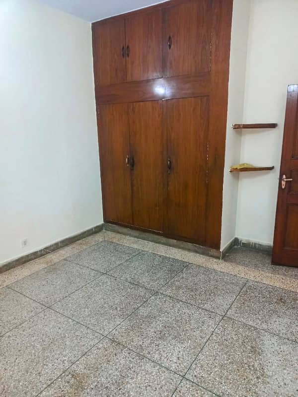 Prime Location 6 Marla Upper Portion Up For rent In G-10/1 3