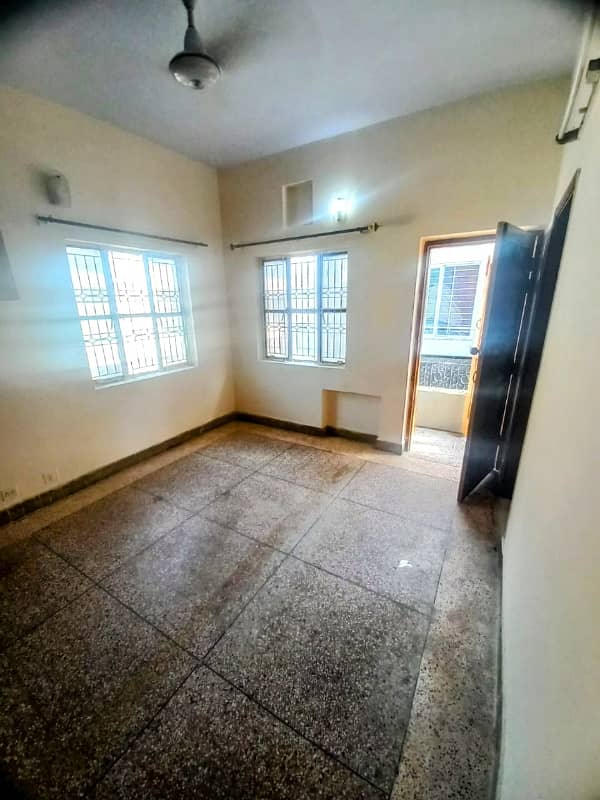 Prime Location 6 Marla Upper Portion Up For rent In G-10/1 5