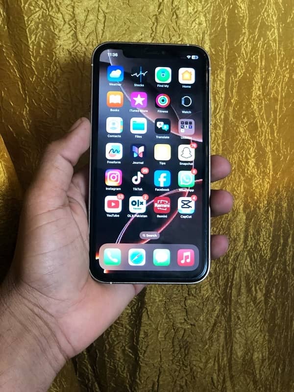 i Phone xr converted to 16 pro max 2