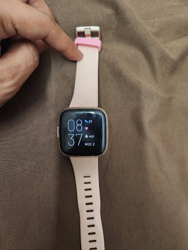 fitbit versa 2 without  charger locked 0