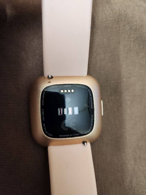 fitbit versa 2 without  charger locked 1