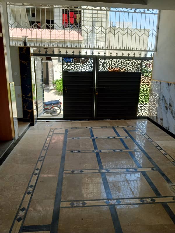 Double Storey 5 Marla House Demand 1 Crore 60 Lac Electricity Water 30 Feet Street 0