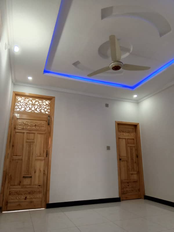 Double Storey 5 Marla House Demand 1 Crore 60 Lac Electricity Water 30 Feet Street 8