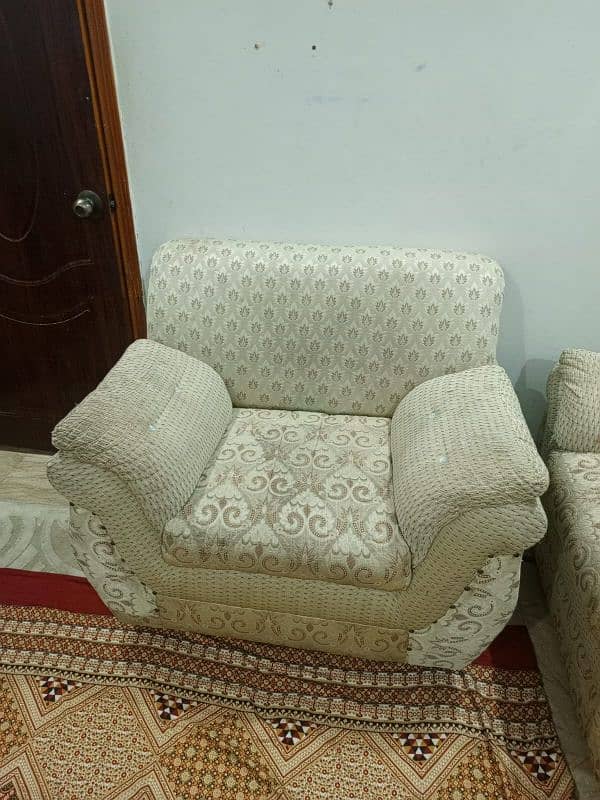 7 Seater sofa for urgent sale 2