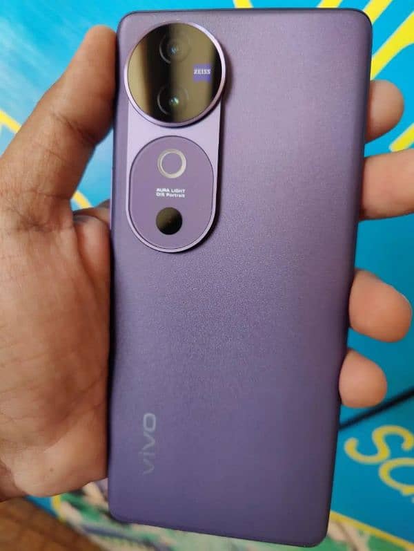 vivo v40 1