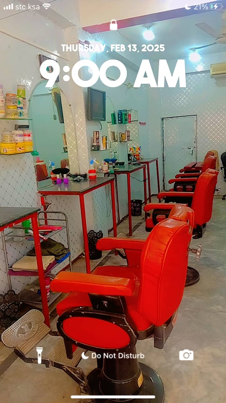 Men hair salon . running salon for sale . 0