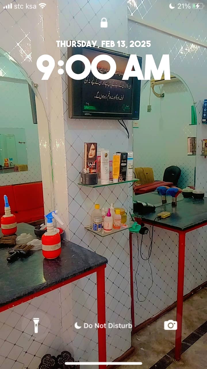 Men hair salon . running salon for sale . 3