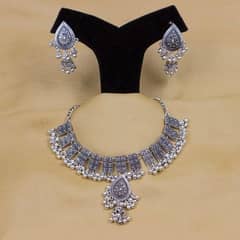 Antique style artificial choker set