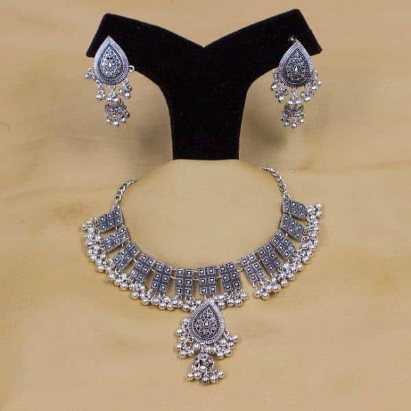 Antique style artificial choker set 0