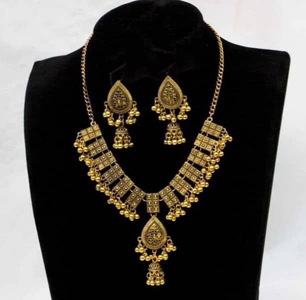 Antique style artificial choker set 2