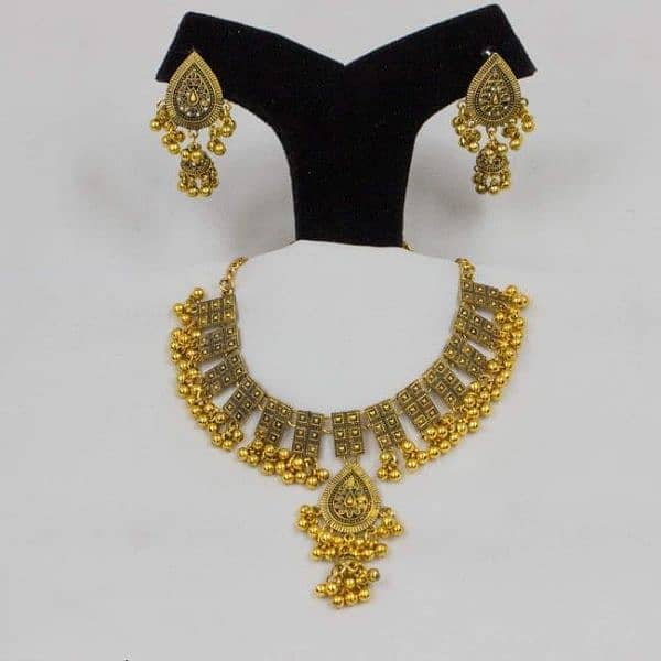 Antique style artificial choker set 3