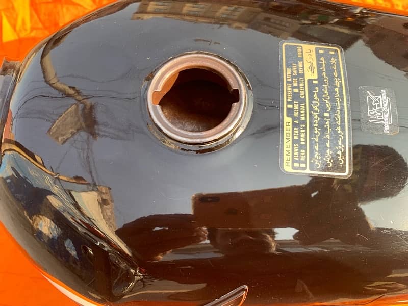 Fuel tank tapa model  2022 condition ten by nine 7