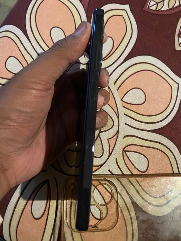 Infinix HOT 40i 8/256 with box and data cable also 2 months warranty 3