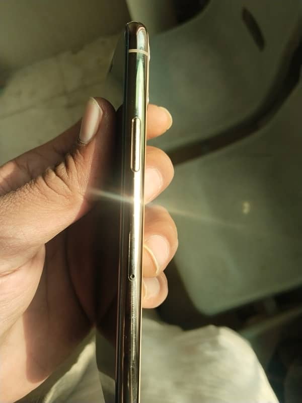 iphone 11pro 256 gold pta 4