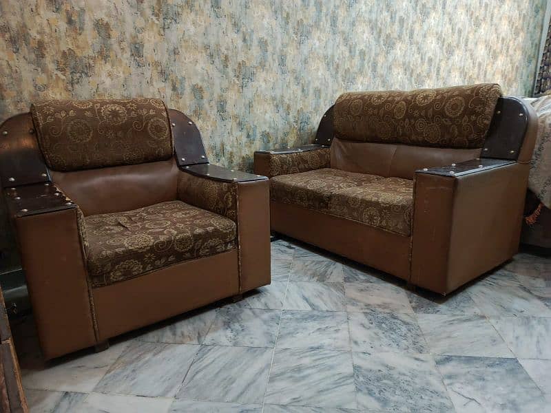 6 seater sofa in good condition 1