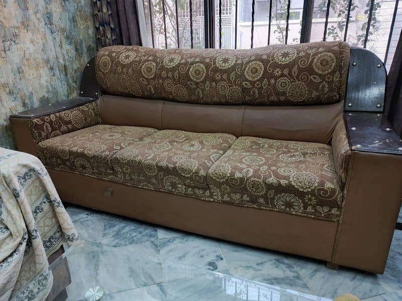 6 seater sofa in good condition 2