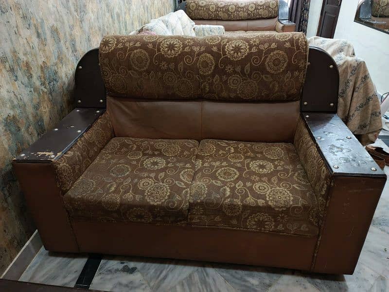 6 seater sofa in good condition 3