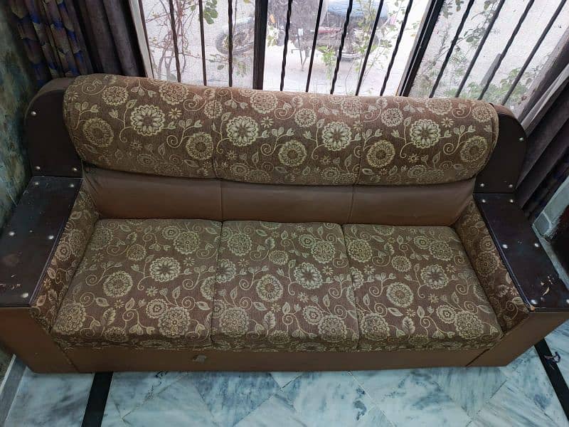 6 seater sofa in good condition 4