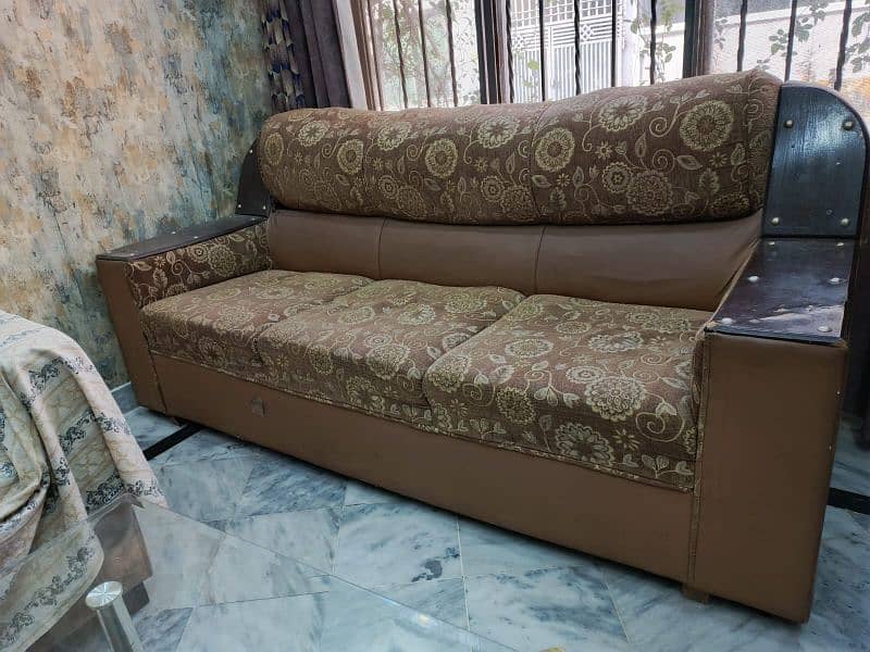 6 seater sofa in good condition 5