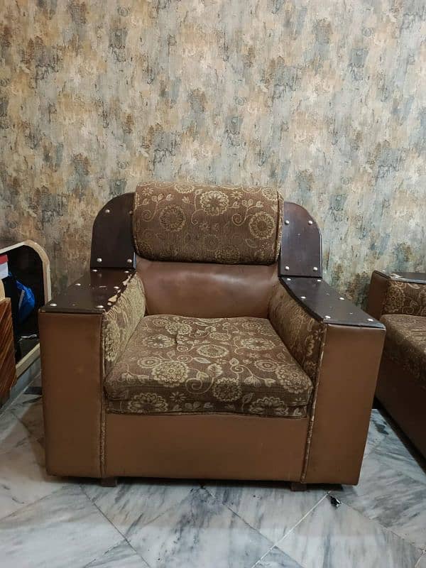 6 seater sofa in good condition 6