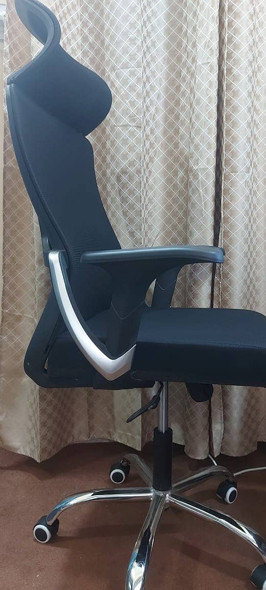 chair/Executive Revolving chairs/office chairs/mesh chairs/high back 1