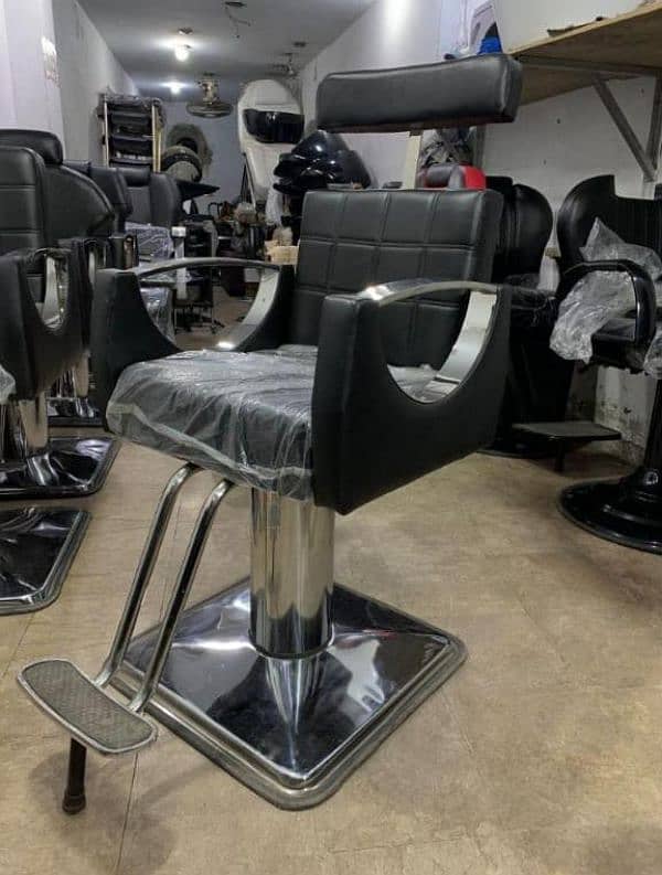 Make-up chair / parlor chair / Salon chair / Barber chair 13