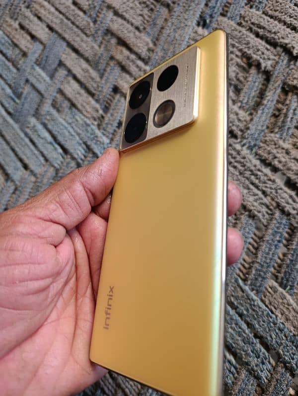 infinix note 40pro for sale 12+12 GB ram 256 GB room 70watt fast charg 5