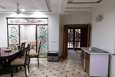 Idyllic House Available In Allama Iqbal Town For rent 1