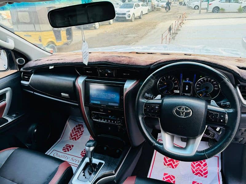 Toyota Fortuner V 2017 3