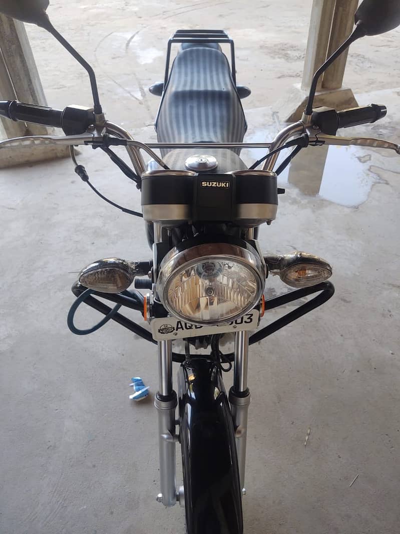 Suzuki GS 150 2