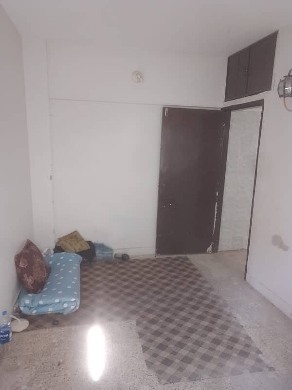 West Open 900 Square Feet Flat For sale Is Available In Gulshan-e-Iqbal - Block 6 3