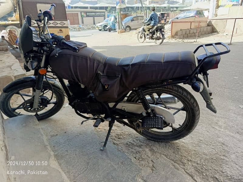 Suzuki GS150 SE 4